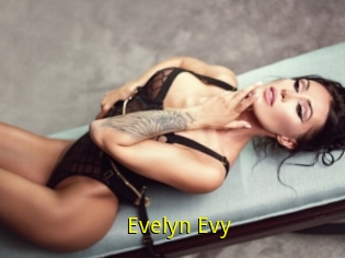 Evelyn_Evy